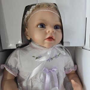 NIB Ashton-Drake Galleries Chloe's Look of Love Reborn Baby Doll 'So Truly Real'